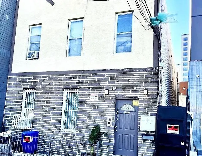 Location, Location To Manhattan, 3 Bedroom Cozy Apt In Lic