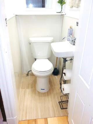 Location, Location To Manhattan, 3 Bedroom Cozy Apt In Lic Apartment