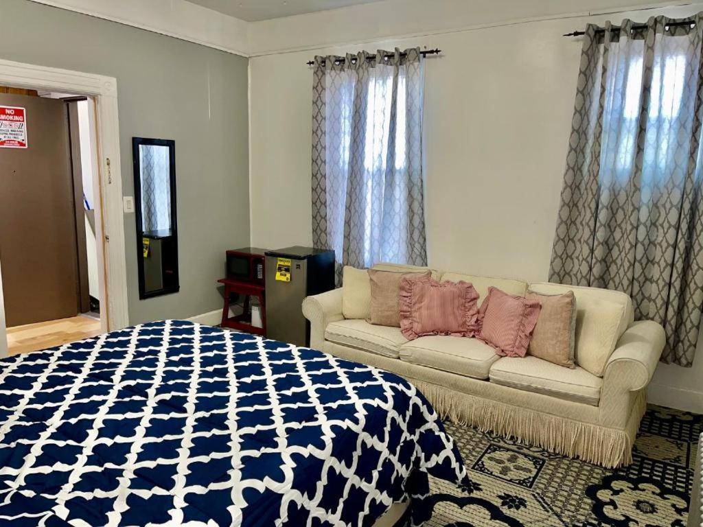 Location, Location To Manhattan, 3 Bedroom Cozy Apt In Lic *